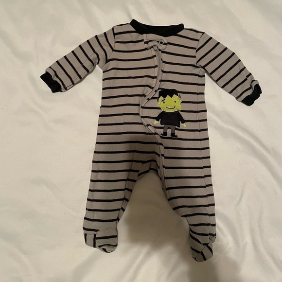 🐶🐶Carters bundle of five size newborn onesies and footies.🐶🐶 - Picture 2 of 11